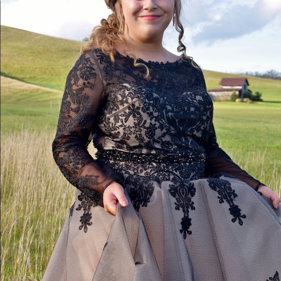 Prom dress - Picture 2 of 6